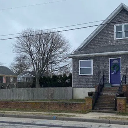 Buy this 1 bed house on 630 Rodney French Boulevard in New Bedford, MA 02744