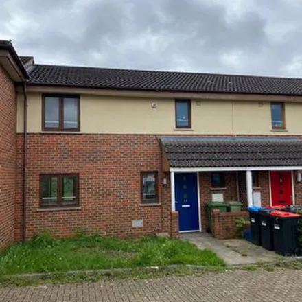 Rent this 2 bed townhouse on Coles Avenue in Fenny Stratford, MK6 5LX