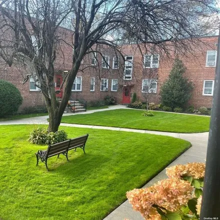 Rent this 2 bed apartment on 275 Maple Ave Unit E3 in Rockville Centre, New York