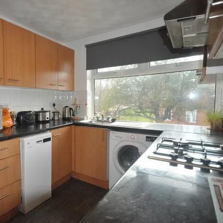 Rent this 4 bed room on Avtar in Raven Road, Leeds