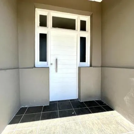 Image 1 - Pickering Street, Newton Park, Gqeberha, 7162, South Africa - Apartment for rent