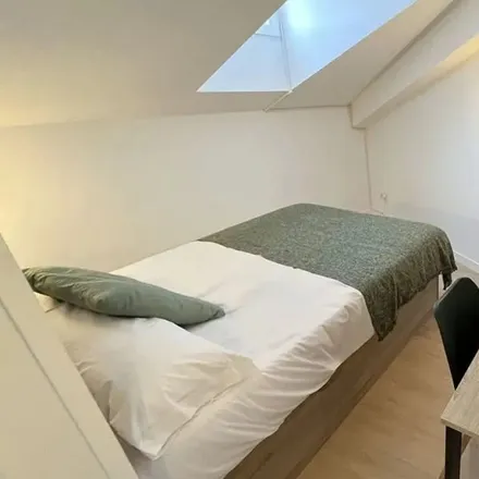 Rent this 4 bed room on Hospital Central de la Defensa Gómez Ulla. in Calle del Doctor Urquiola, 28047 Madrid