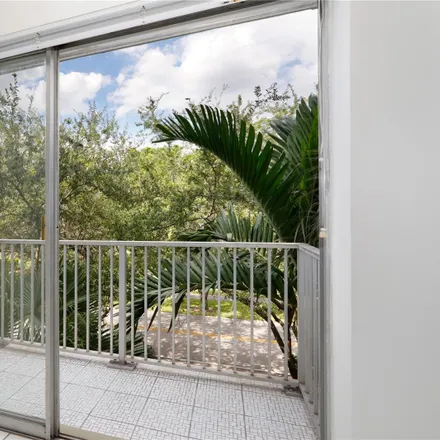 Image 8 - 650 Southwest 24th Street, Coral Gables, FL 33134, USA - Condo for sale