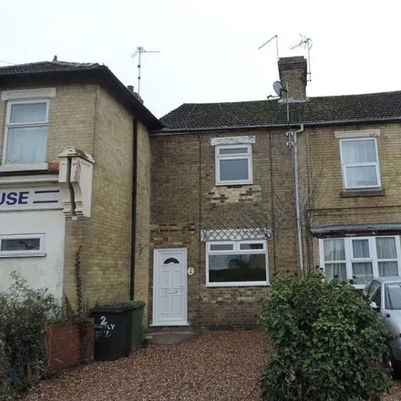 Rent this 3 bed townhouse on Huntly Road in Peterborough, PE2 9HU