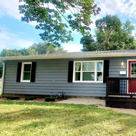 Buy this 3 bed house on 650 East 9th Street in Sedalia, MO 65301