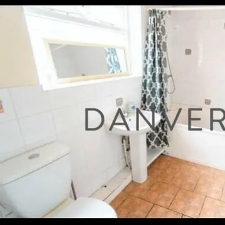 Image 3 - Harrow Road, Leicester, LE3 0JZ, United Kingdom - Townhouse for rent