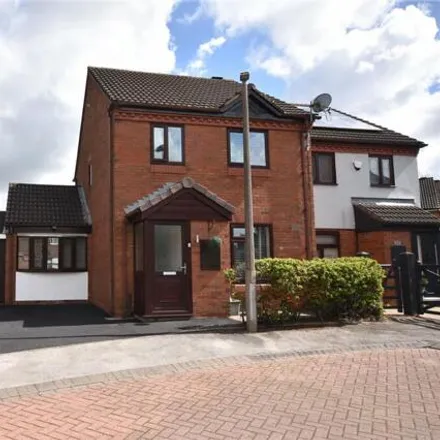 Buy this 3 bed duplex on Cambridge Drive in Marston Green, B37 5PR