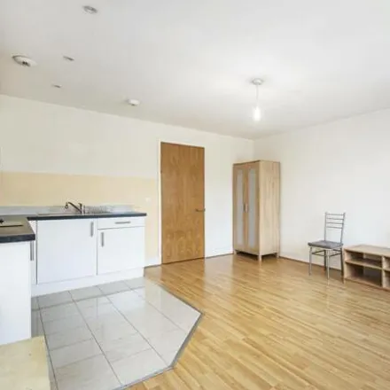 Image 6 - Greyhound Hill, Watford Way, The Hyde, London, NW4 4JE, United Kingdom - Apartment for sale
