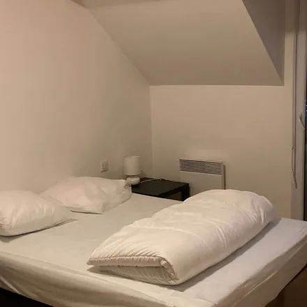 Rent this 3 bed house on 64260 Gère-Bélesten