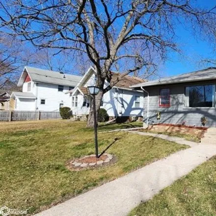Buy this 3 bed house on 556 20th Street Southeast in Mason City, IA 50401