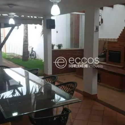 Rent this 3 bed house on Rua Paissandú in Centro, Araguari - MG