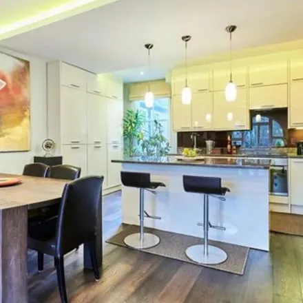 Rent this 1 bed apartment on 97-104 Morshead Road in London, W9 1LE