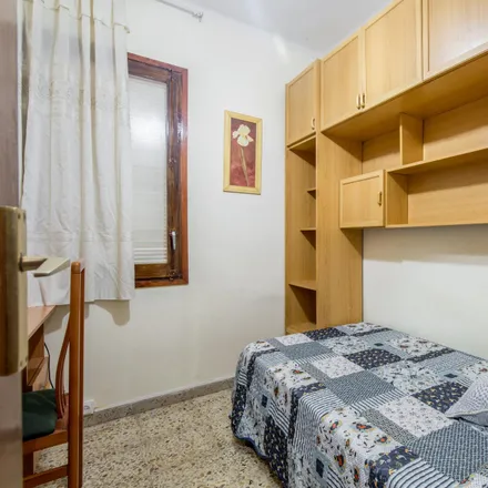 Rent this 4 bed room on Carrer del Pintor Pahissa in 39, 08001 Barcelona