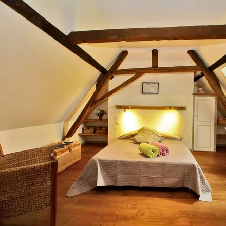 Rent this 6 bed house on 24290 La Chapelle-Aubareil