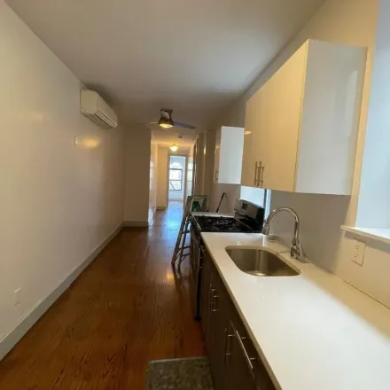 Image 7 - 222 Pulaski Street, New York, NY 11206, USA - Apartment for rent