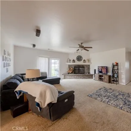 Image 3 - 18451 Branding Iron Court, Stallion Springs, Kern County, CA 93561, USA - House for sale