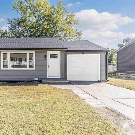 Buy this 2 bed house on 525 Sheridan Drive in Junction City, KS 66441