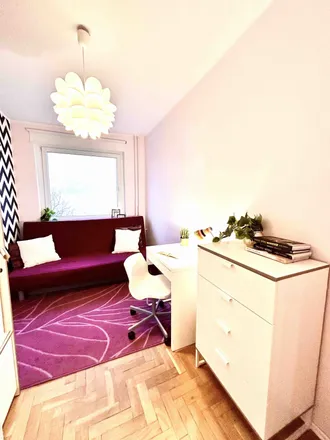 Rent this 4 bed room on Tytusa Chałubińskiego 3 in 80-807 Gdańsk, Poland