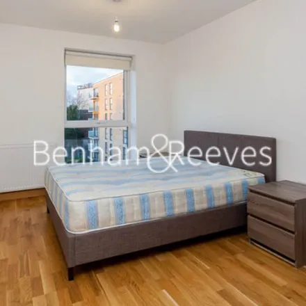 Image 5 - Beaufort Drive, London, NW11 6BS, United Kingdom - Apartment for rent