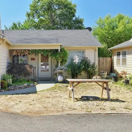 Buy this 3 bed house on 798 Alder Street in Medford, OR 97501