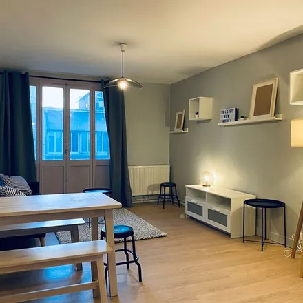 Rent this 4 bed apartment on 2 Avenue Paul Santy in 69008 Lyon 8e Arrondissement, France