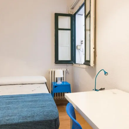 Rent this 6 bed room on Madrid in Paseo de las Delicias, Calle de Palos de la Frontera