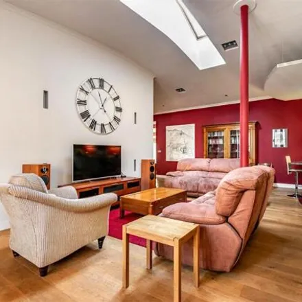 Image 3 - 65A Constitution Street, City of Edinburgh, EH6 6RP, United Kingdom - House for sale
