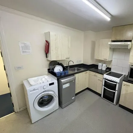 Image 5 - Gwennyth Street, Cardiff, CF24 4QY, United Kingdom - Apartment for rent