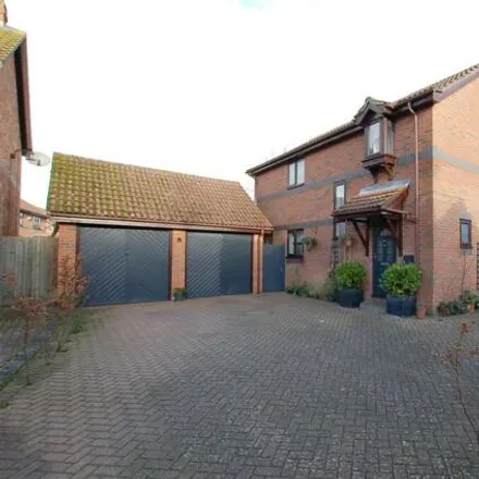 Buy this 4 bed house on Bullfinch Close in Paddock Wood, TN12 6XN