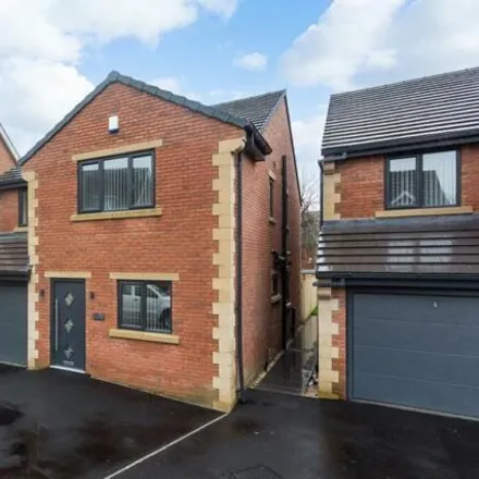 Rent this 4 bed house on 2 Robin Close in Selby, YO8 3LR