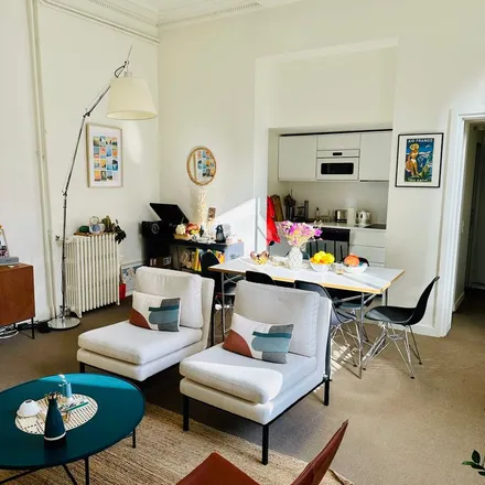 Rent this 3 bed apartment on 5 Rue du Mail in 75002 Paris, France