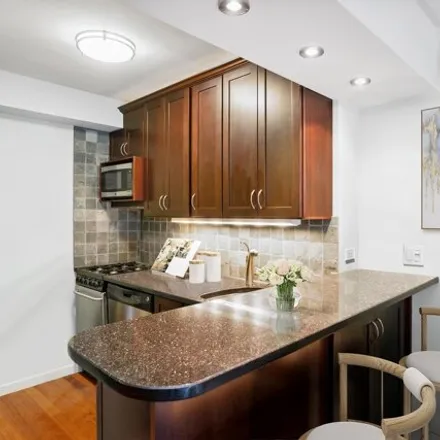 Image 3 - 333 East 66th Street, New York, NY 10065, USA - Apartment for sale