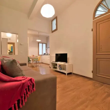Image 2 - Italiana Immobiliare, Borgo la Croce, 59r, 50121 Florence FI, Italy - Apartment for rent
