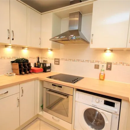 Image 3 - Station Approach, Horsell, GU22 7PA, United Kingdom - Apartment for rent