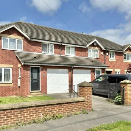 Buy this 3 bed duplex on Newdale Avenue in Cudworth, S72 8XF