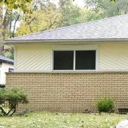 Rent this 3 bed house on 5416 Mayfair Street in Dearborn Heights, MI 48125