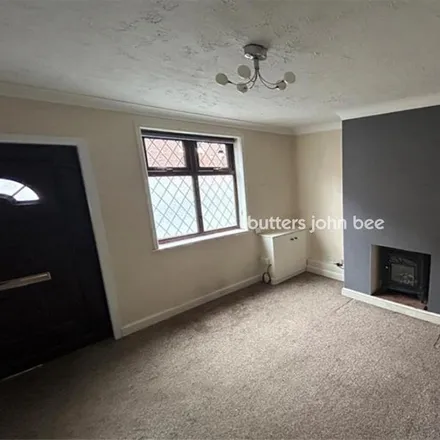 Image 3 - St Peter, Hall O'Shaw Street, Crewe, CW1 4AE, United Kingdom - Townhouse for rent