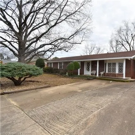 Image 2 - 602 East Lucy Avenue, Sallisaw, OK 74955, USA - House for sale