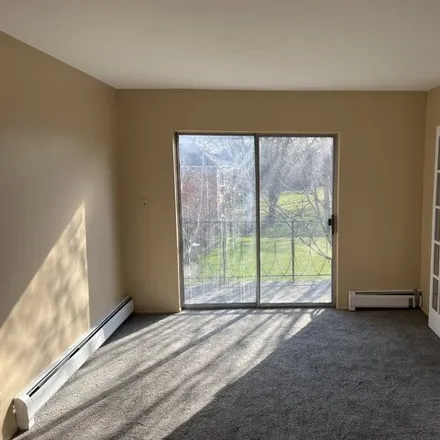 Image 3 - South Goebbert Road, Arlington Heights, IL 60005, USA - Condo for rent