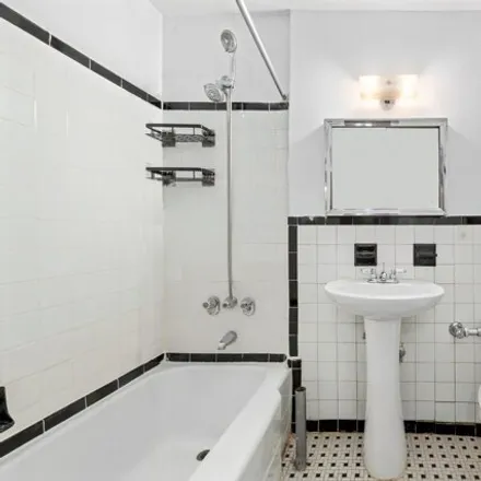 Image 6 - 171 Christopher Street, New York, NY 10014, USA - Apartment for sale