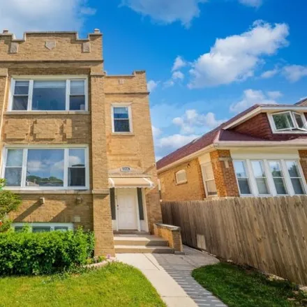 Rent this 3 bed apartment on 3734 West Giddings Street in Chicago, IL 60625