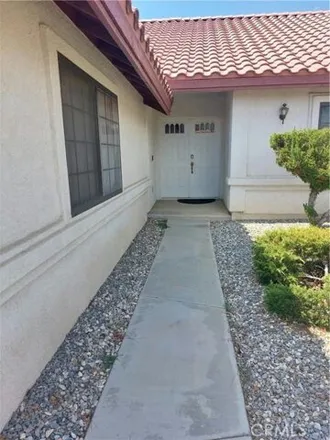 Image 2 - 18160 Kalin Ranch Drive, San Bernardino County, CA 92395, USA - House for sale