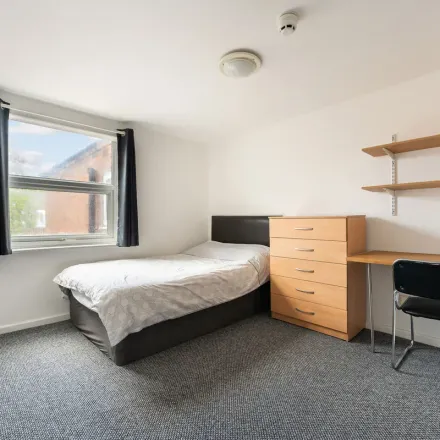 Image 6 - Harrow Road, Langley, SL3 8SQ, United Kingdom - Apartment for rent