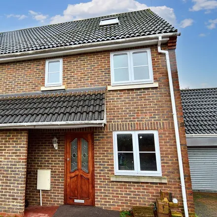 Rent this 3 bed duplex on Social Club in Chene Mews, St Albans