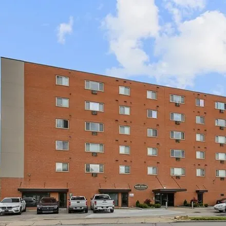 Rent this 2 bed apartment on The Center of Cincinnati in 4986 Ridge Avenue, Cincinnati