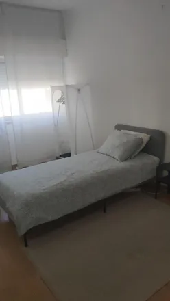 Rent this 4 bed room on Rua dos Pessegueiros 1 in 2635-317 Rio de Mouro, Portugal