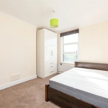 Image 4 - 76 Buchanan Gardens, Brondesbury Park, London, NW10 5AE, United Kingdom - Apartment for rent