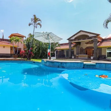 Rent this 18 bed house on Calle Vicente Guerrero in Fraccionamiento Sumiya, 62460 Cuernavaca