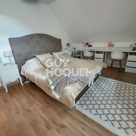 Rent this 4 bed apartment on 50 Avenue de Caen in 76100 Rouen, France