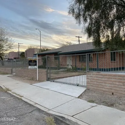 Rent this 3 bed house on 2309 North Avenida el Capitan in Tucson, AZ 85709